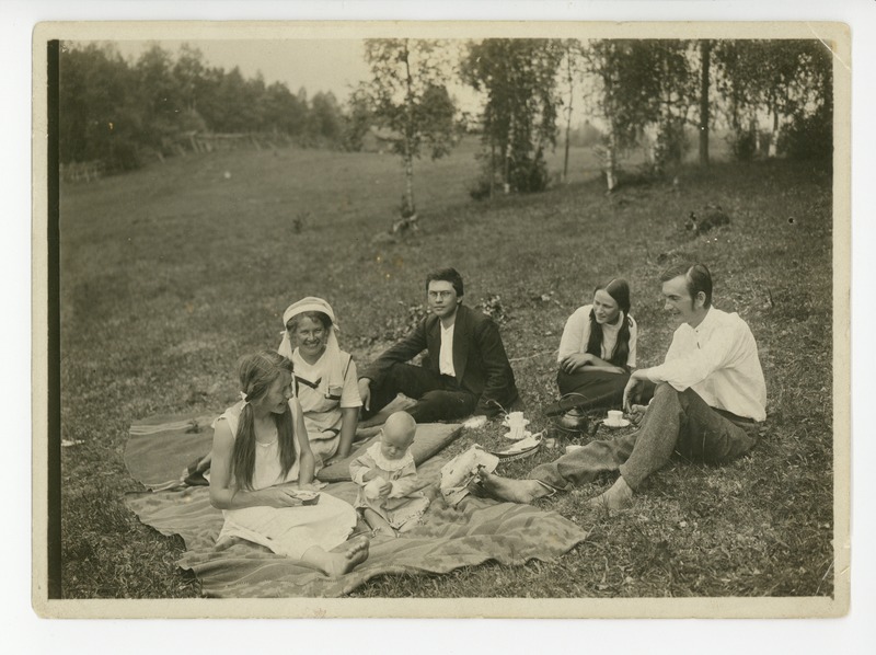 Friedebert Tuglas koos Ålanderite perega Laadoga ääres, 1914