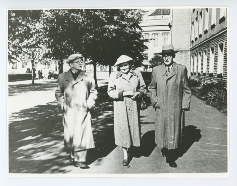 Harri Moora, Eeva Niinivaara, Friedebert Tuglas, 09.1956