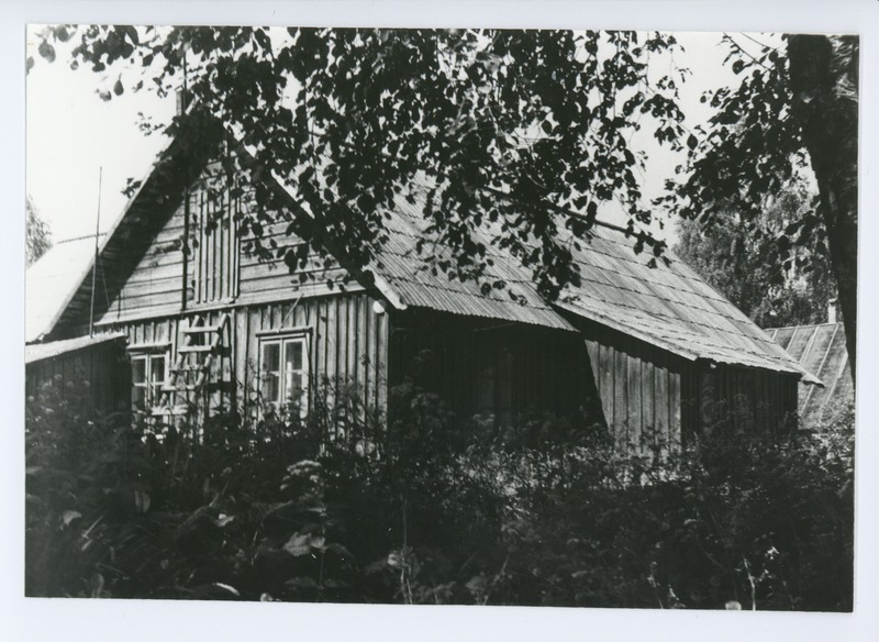 Friedebert Tuglase elukoht Uusna Saarekülas juunist novembrini 1944
