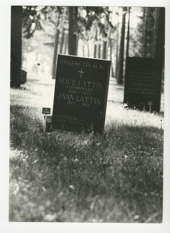 Jaan Lattik ja abikaasa Alice Lattik haud Stockholmi Metsakalmistul