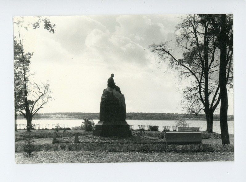 Friedrich Reinhold Kreutzwaldi monument Võrus 29.09.1990