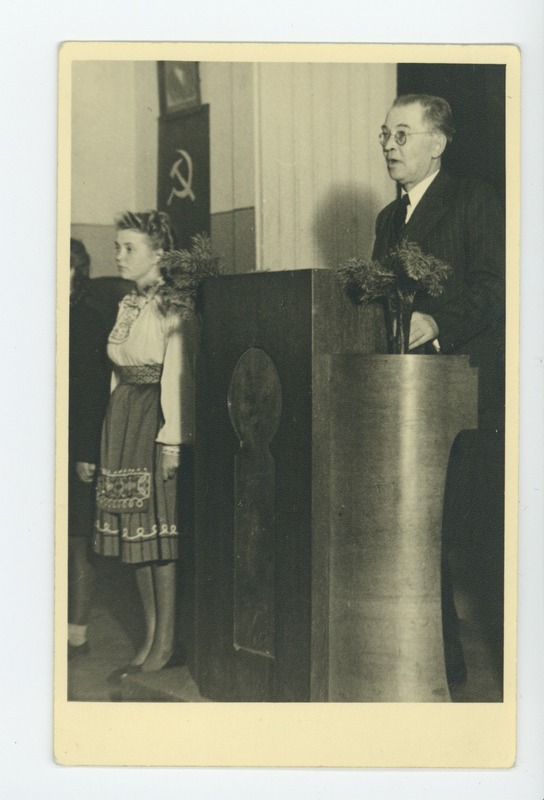 Friedebert Tuglas kõnelemas Tallinna Õpetajate Seminaris 03.1946