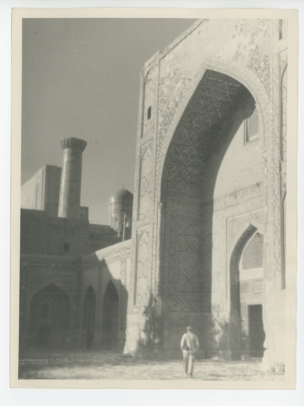 Ulugbeki medresi õuel Samarkandis, 1960
