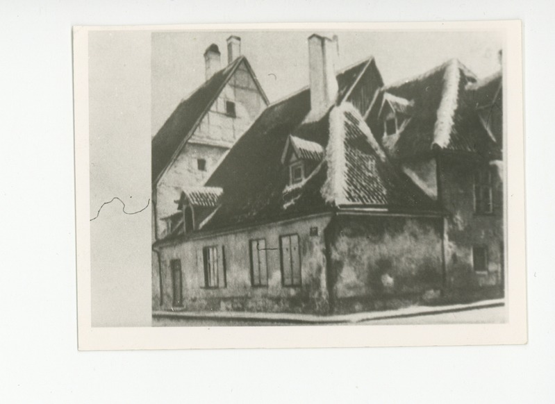 Tallinn, maja Suur- ja Väike-Kloostri nurgal
