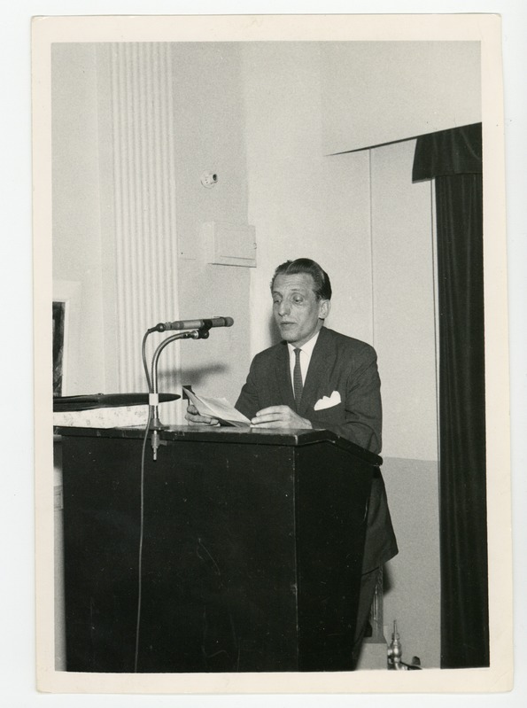 Paul Reets kõnelemas New Yorgi Eesti Majas 7. detsembril 1963