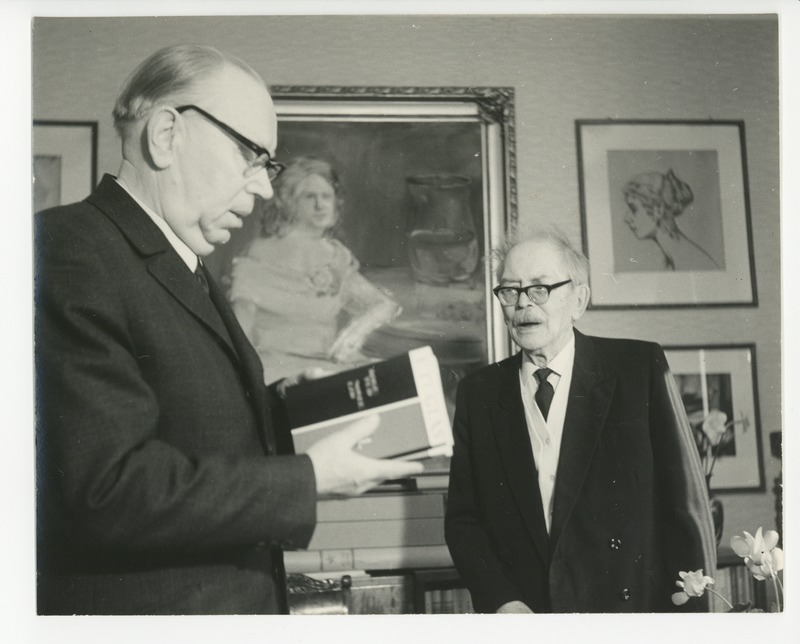 Eduard Päll ja Friedebert Tuglas tema viimasel sünnipäeval