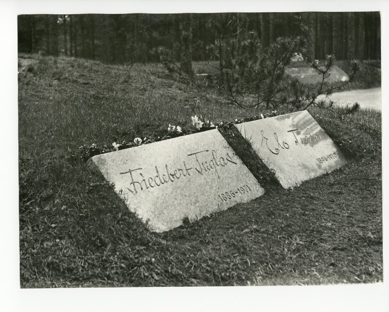 Friedebert Tuglase ja Elo Tuglase haud Tallinna Metsakalmistul