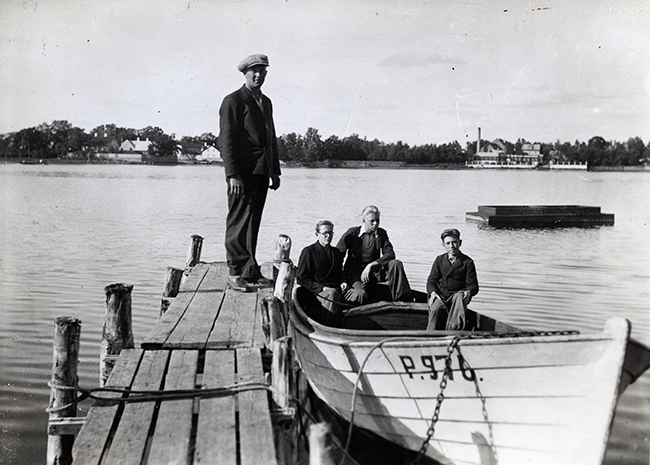 Students of Pärnu Fishery School are leaving to the sea
