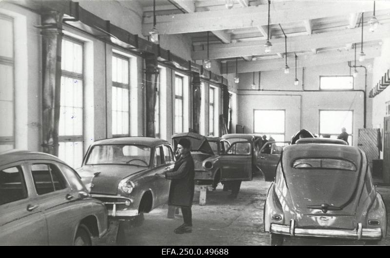 View Dog's Automotive Factory No. 2 recently completed painting workshops.