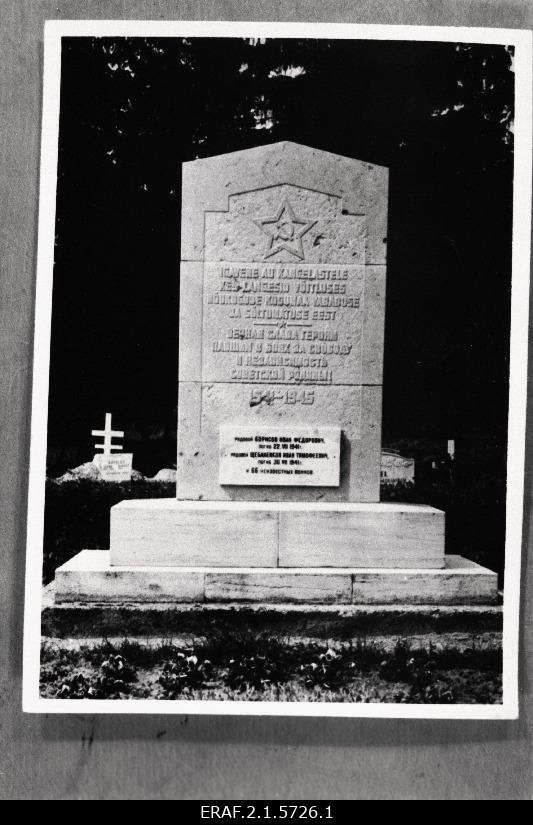 A memorial of the Joint Hospital of the Deaders in World War II on the Dog cemetery. I. Borissov, I. Štšebaneikov and 66 unknown fighters have been buried there.