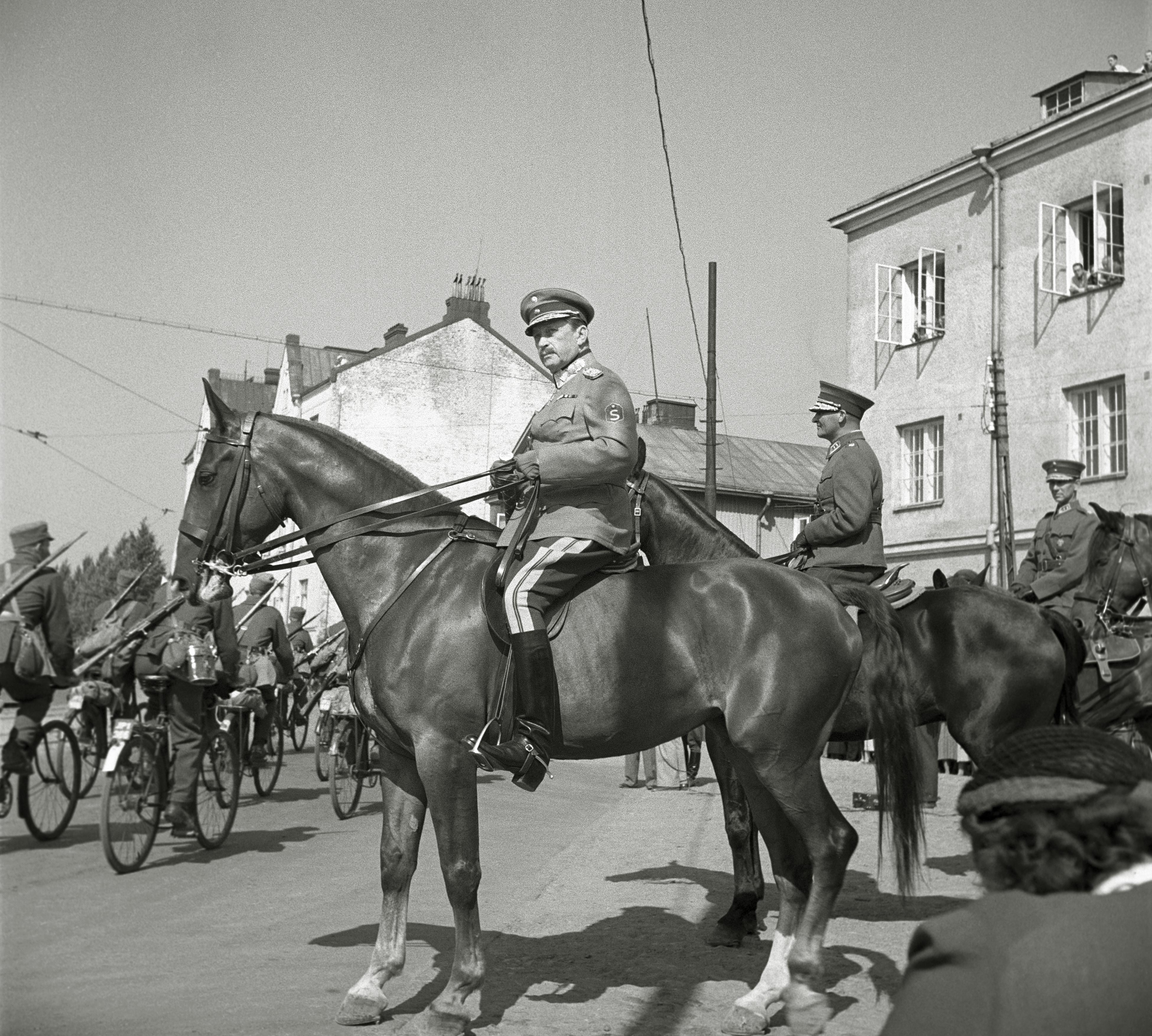 Commander-in-chief, Marshal Carl Gustav Mannerheim reviewing the parade troops in Vyborg, 1939. - Marshal Carl Gustav Mannerheim, Chief of the Finnish Army, inspects the paradise group of 20 000 men who participated in Kannas' great military exercise in Viipur in 1939, the time of the screening is estimated at the accuracy of the month.
Do you know something about this picture? Leave a comment or contact us by e-mail: flickr@yle.fi Check out the archive contents of Yle: www.yle.fi/elavaarkisto Fler skatter från Yles archive: svenska.yle.fi/arkivet More about Yle, the Finnish Broadcasting Company: yle.fi/yleisradio/about-yle/ this is-is-yle