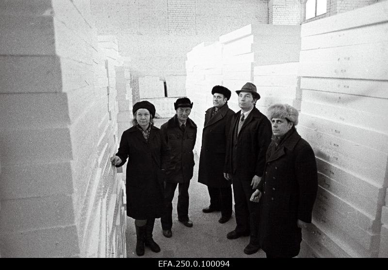 The secretary of the party office of Pärnu Construction Materials Tehas Liivi Kuura (from the left), Deputy Director, Chief of Staff Viktor Tilk, Chairman of the trade union committee Peeter Allik, Head of the Czech Republic Boriss Tokarev and Head of the Technical Department Boriss Spiridonov in preparation for the final production warehouse for Saturday.