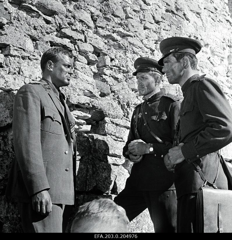 A scene from the Tallinn Film game film "People in Soldiers". On the left Reinop - Peeter Kard, Leonhard Merzin and Evald Aavik embodied the warriors.