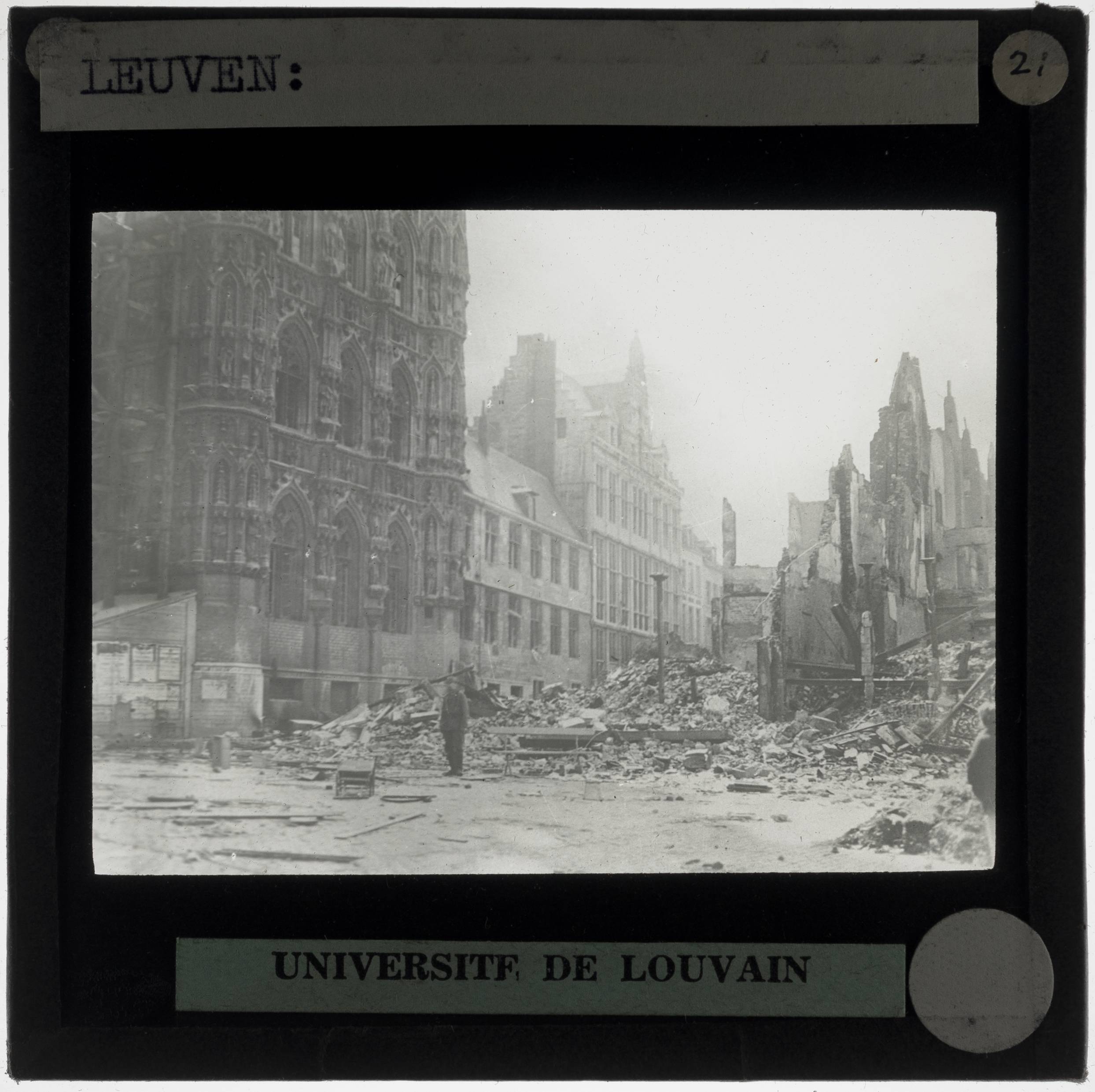 Leuven. Naamsestraat en de Grote Markt na bombardement tijdens where I