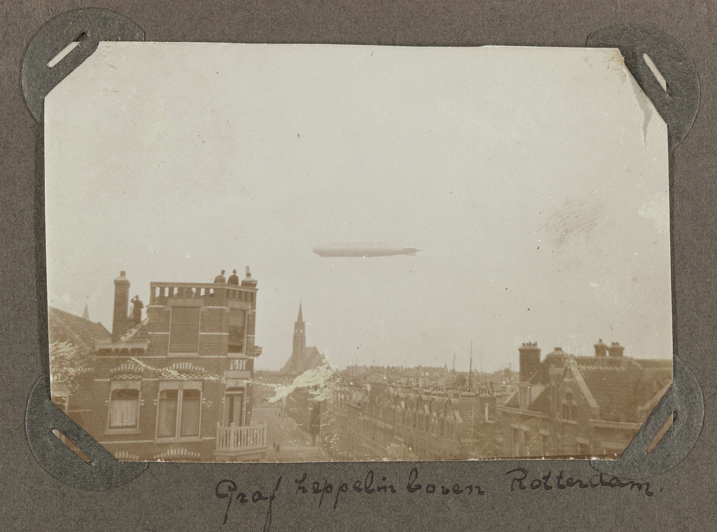 Graf Zeppelin Boven Rotterdam