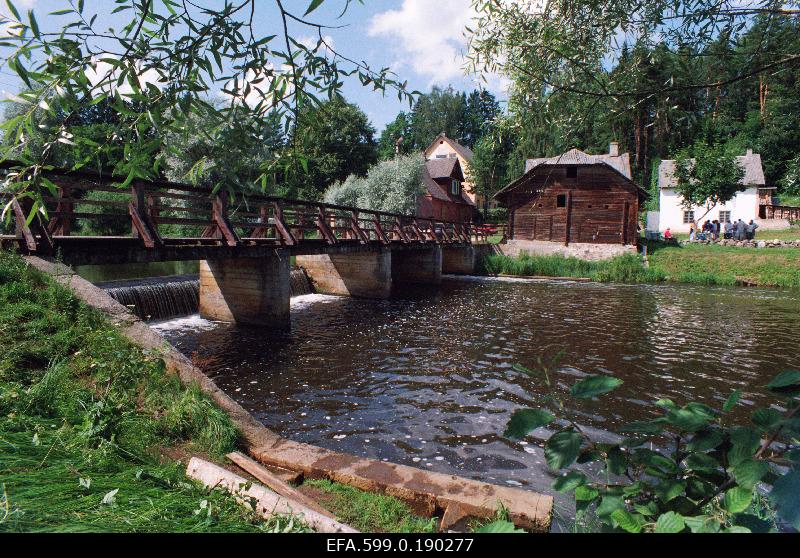 Clever water spring.