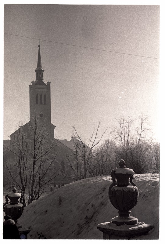 Vaade Jaani kirikule Harjumäe treppidelt.