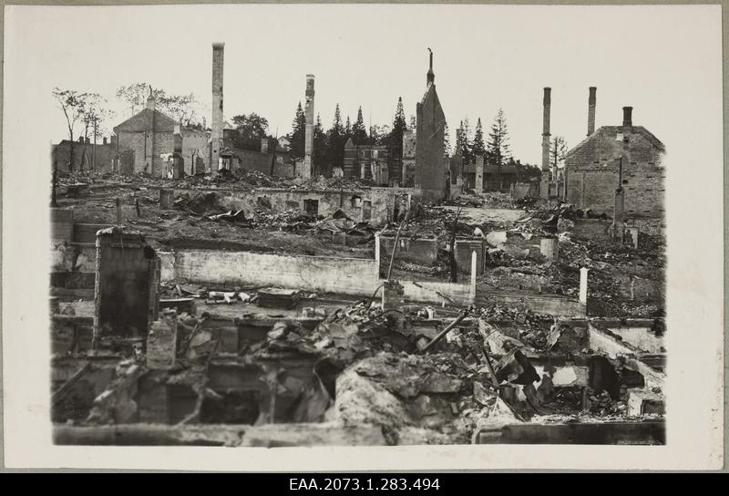 War breaks in Tartu, ruins and ruins in Park and Tähe Street, viewed from the sauna balcony