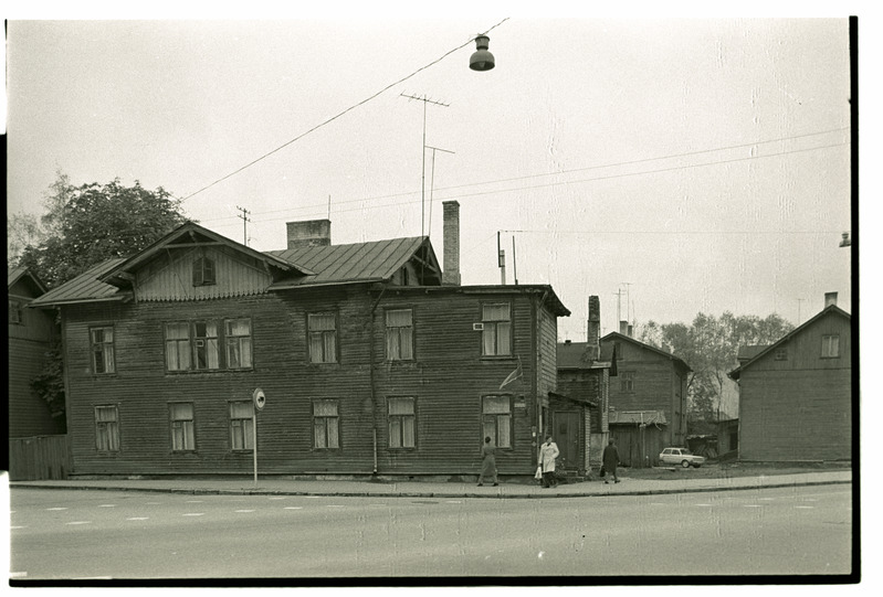 Tallinn. Kahekordne puuhoone Gogoli t. 11