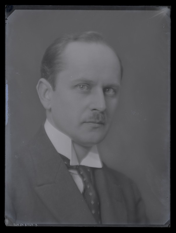 Peeter Parikase portreefoto, umbes 1920. aastast.