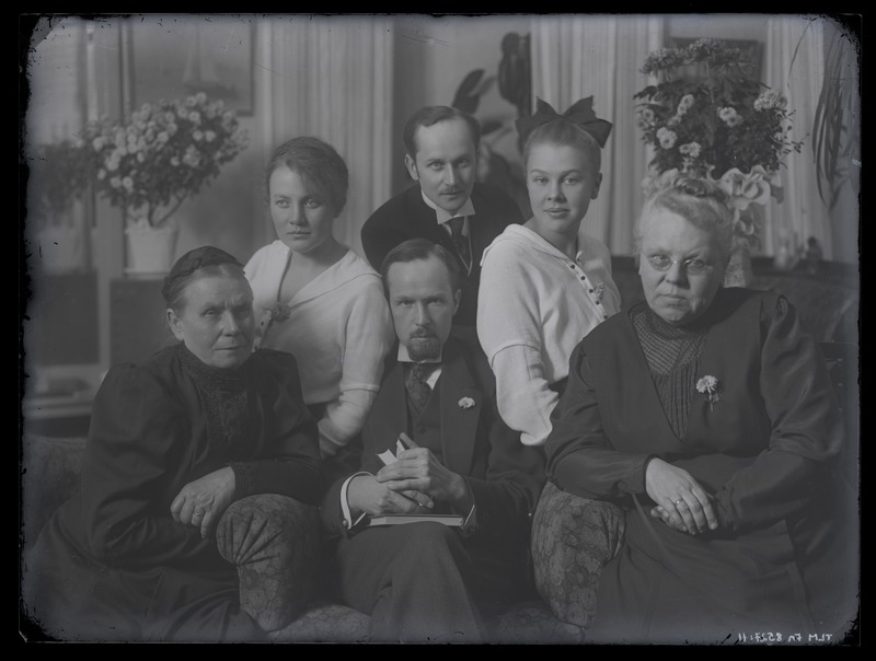Parikaste perekonnapilt.