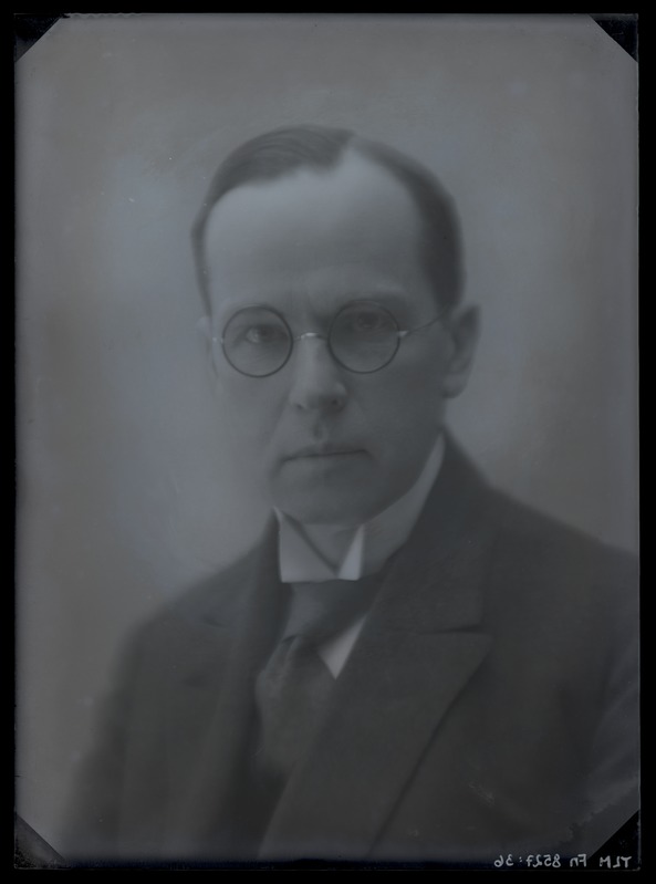 Johannes Parikase portreefoto umbes 1925. aastast.