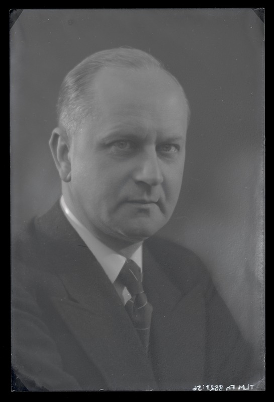 Peeter Parikase portreefoto umbes 1935. aastast.