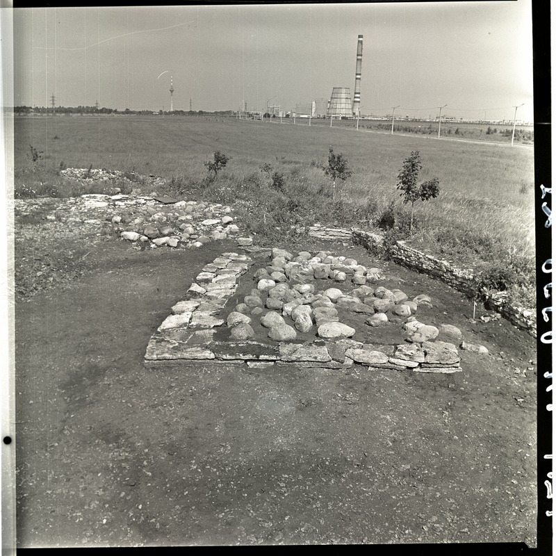 Vaade restaureeritud tarandkalmele