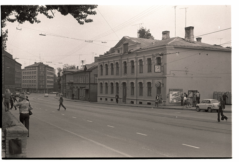 Pärnu maantee 37 hoone, vaade Tõnismäe poolt.