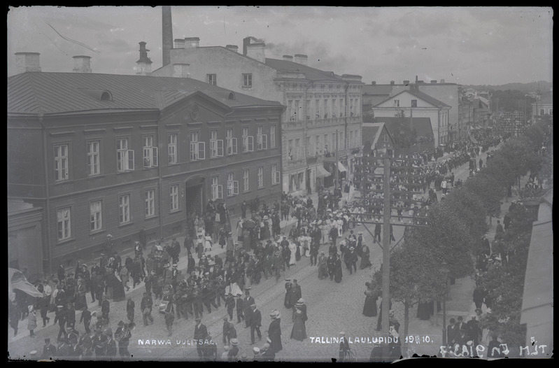 Laulupeo rongkäik Narva mnt- l