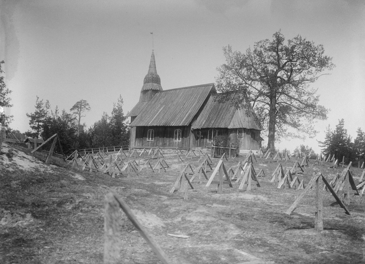 Church and cemetery of the island of Ruhnu