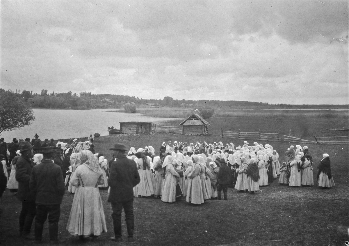 Dancing party "breakers" on the beach of Värskajoki