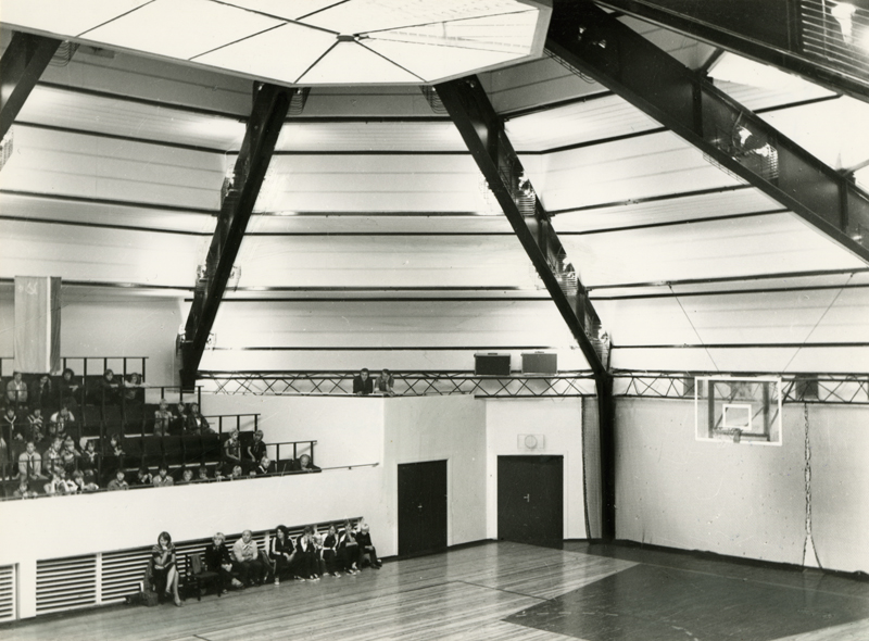 Rapla KEK-i peahoone, vaade spordisaali. Arhitekt Toomas Rein