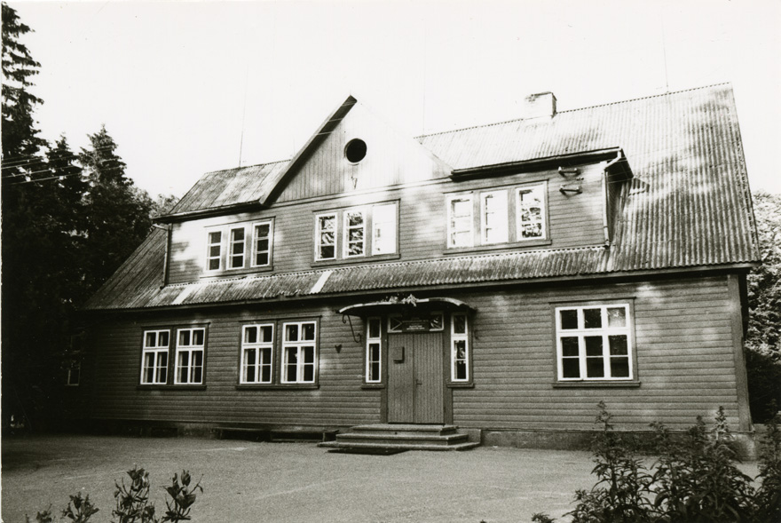 Jõõpre koolimaja, fassaadivaade. Ins Jonas Kinnunen