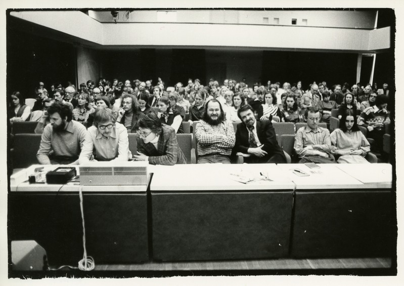 Tallinna seminar 25.-26.04.1980. Vaade saali, esireas vasakult Tiit Kaljundi, Ignar Fjuk, Georg Poslavski, Leonhard Lapin, Mati Unt, Vilen Künnapu, Liivi Künnapu
