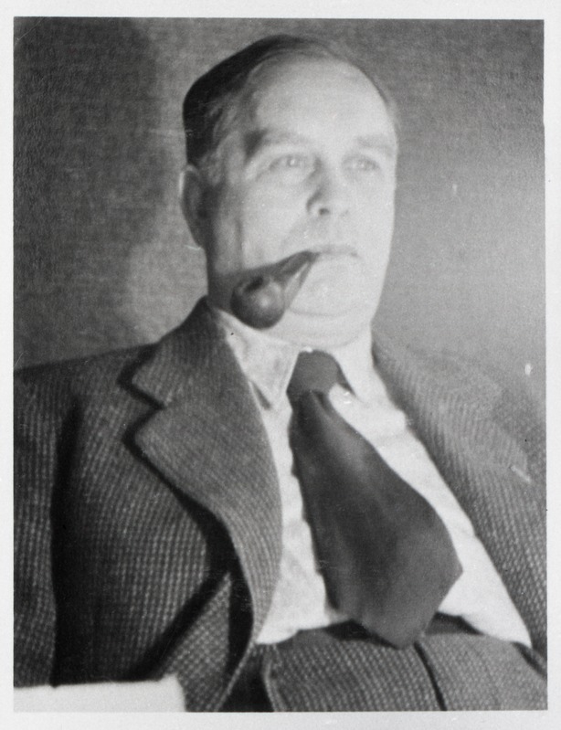 Herbert Johanson piibuga, portreefoto