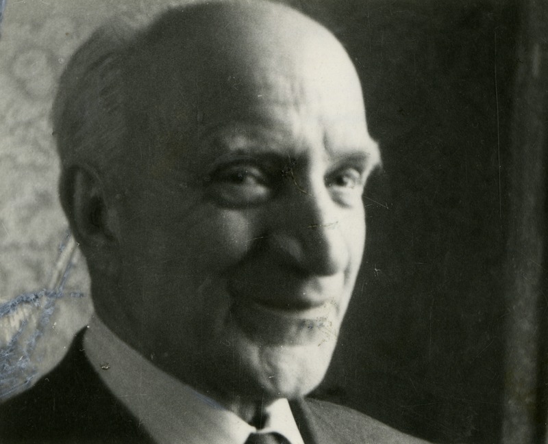 Adolf Käsper naermas, portreefoto