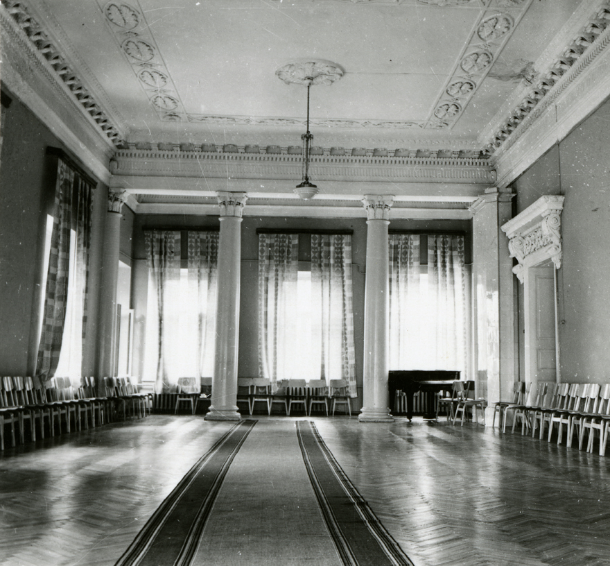 Riisipere mõisa valge saal, interjöörivaade