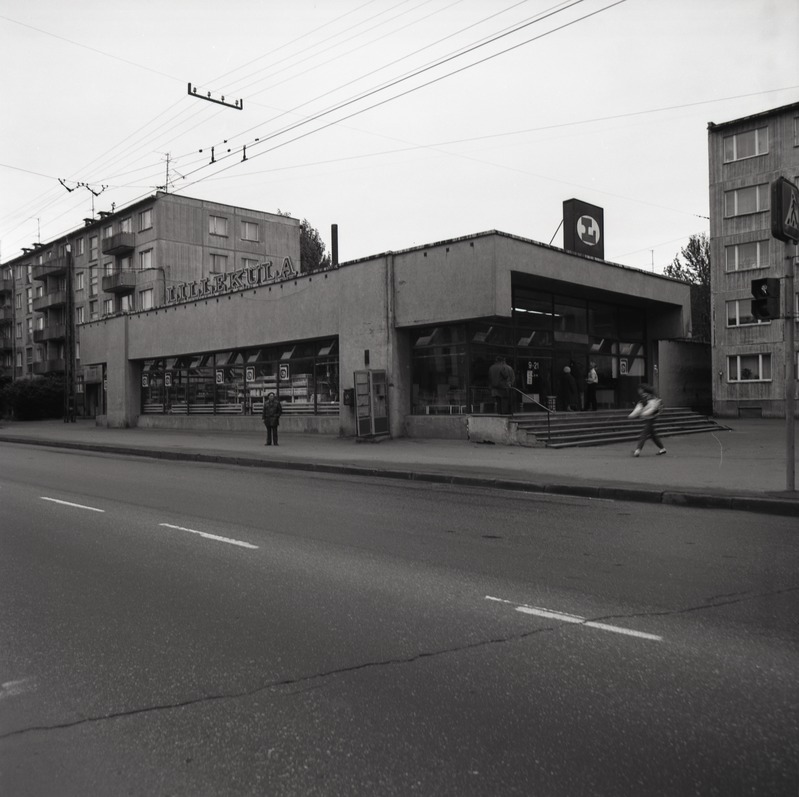 Kauplus "Lilleküla" Tallinnas, vaade hoonele. Arhitekt Tiit Tomiste