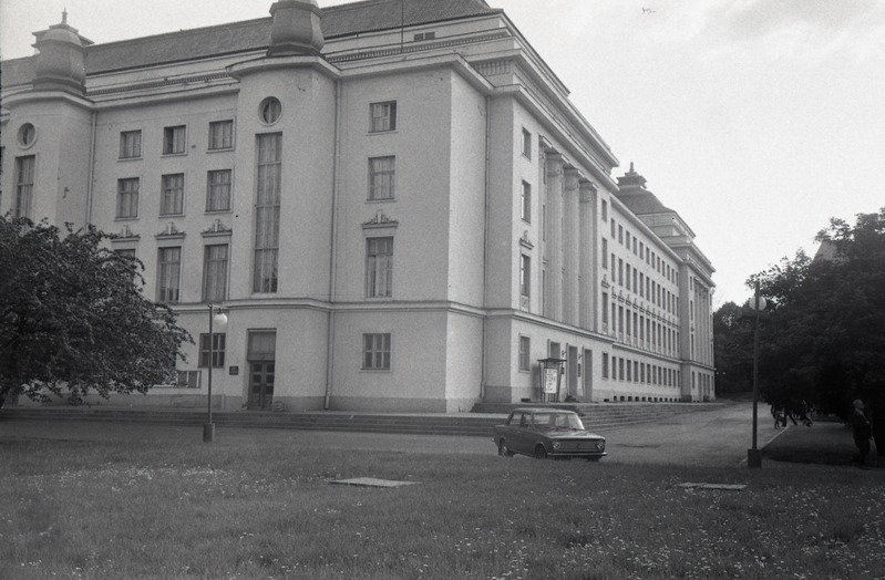 Teater Estonia, vaade Pärnu mnt poolsele küljele. Rek arh Alar Kotli