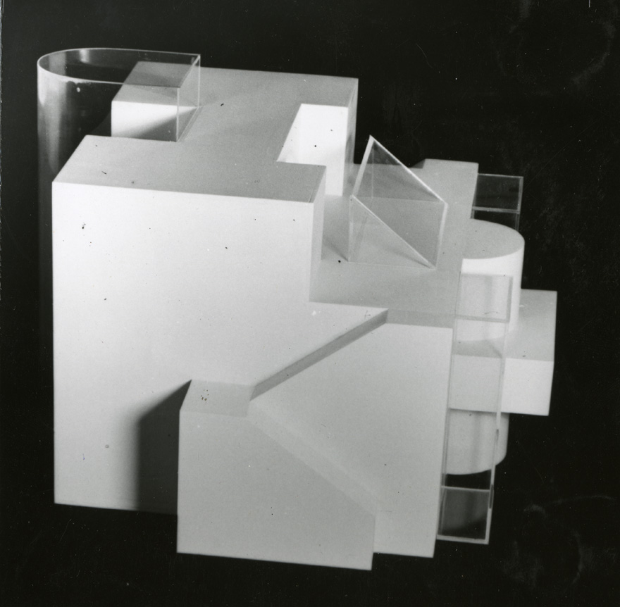 Arhitektoon näituselt "Monumentaalkunst", objektifoto. Autor Vilen Künnapu