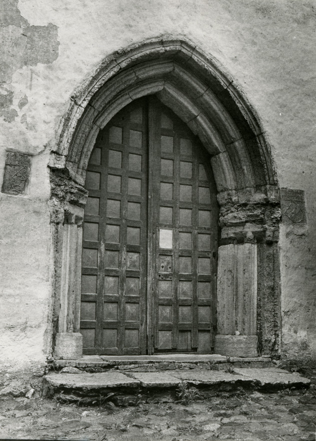 Haljala kiriku portaal, fassaadi detail