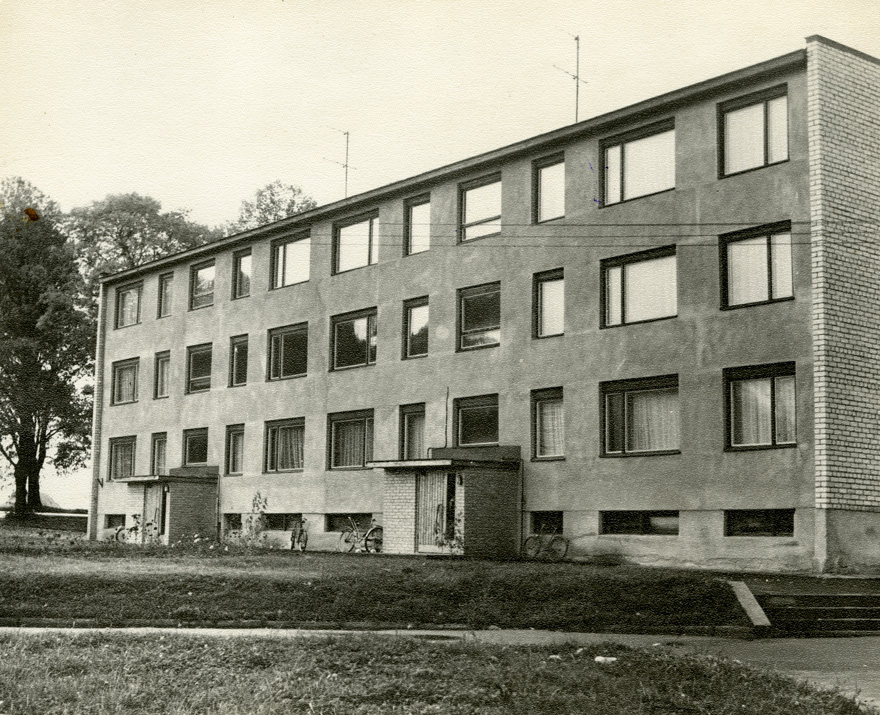 Korterelamu Olustveres, EMP, tp 111-22-39, eestvaade. Arhitektid Boris Mirov, Manivald Noor
