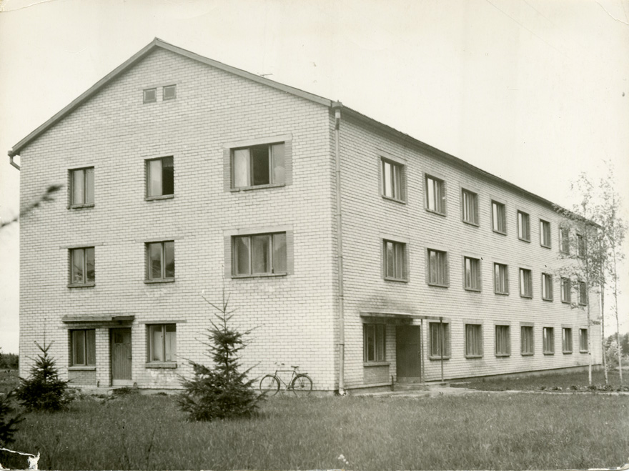 Korterelamud Olustveres, esifassaadi vaade