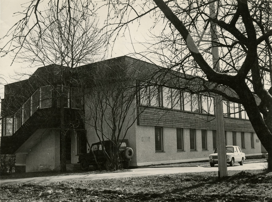 Viiratsi keskusehoone, tagantvaade. Arhitekt Valve Pormeister