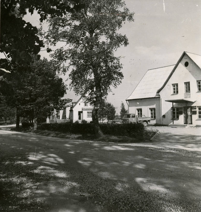 Kureküla asula, vaade, esiplaanil endine sovhoosi juhatuse hoone