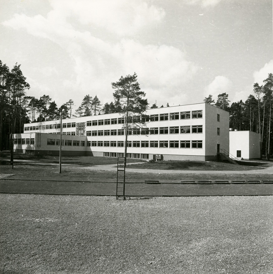 Elva gümnaasium, endine 2. keskkool, tagantvaade