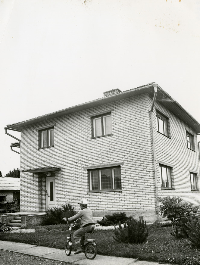 Elamu Väimelas, eestvaade