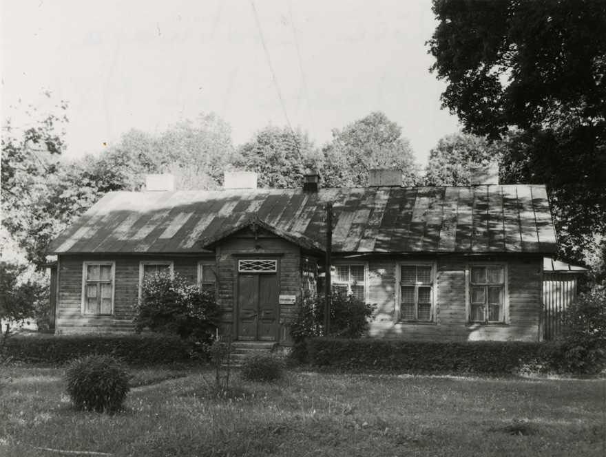 Vana-Lõve koolimaja, eestvaade