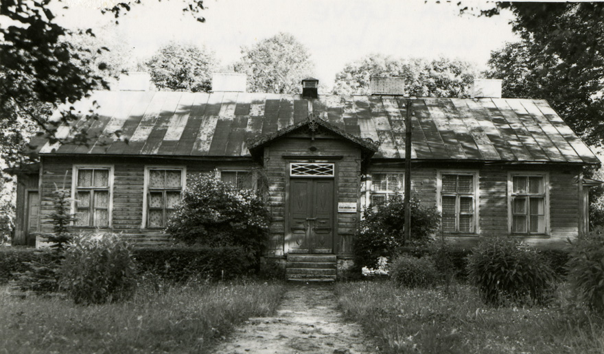 Vana-Lõve koolimaja, eestvaade